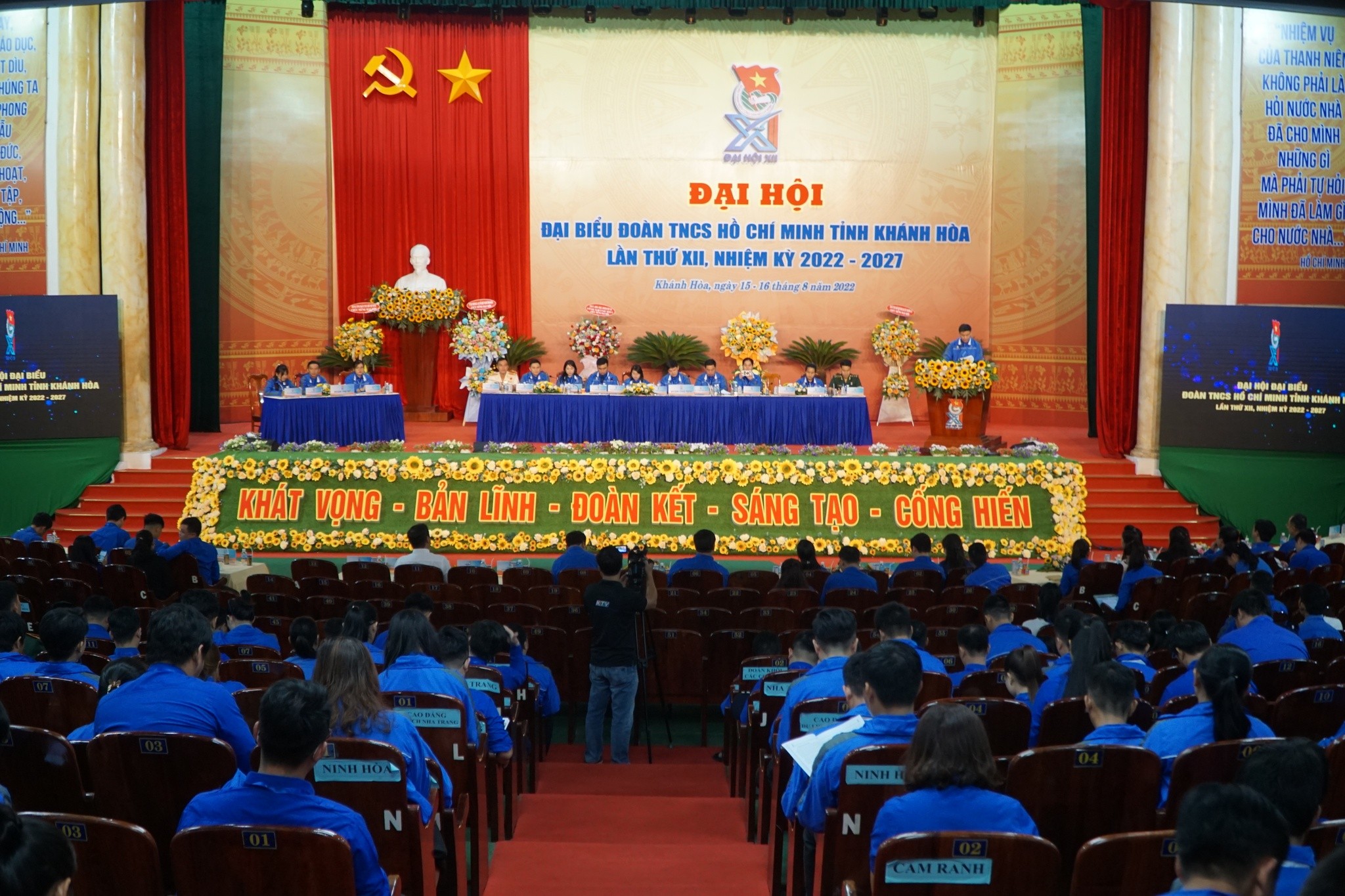 Đại biểu đoàn thanh niên cộng sản Hồ Chí Minh tỉnh khánh hòa lần VII
